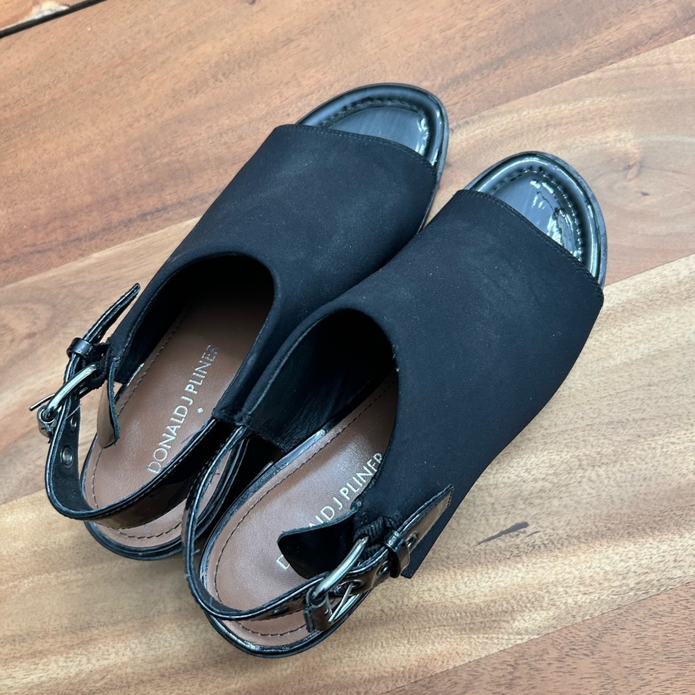 Donald J. Pliner Black Casual Sandals